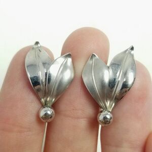 Vintage Little Leaves Clip On Earrings, Siver Tone, Leaf, Minimal Estate